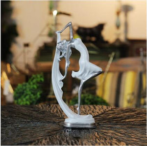 European Peacock Dance Girl Statue Figurines Livingroom Background Decoration Home Crafts Atrs Office Creative Resin Ornament